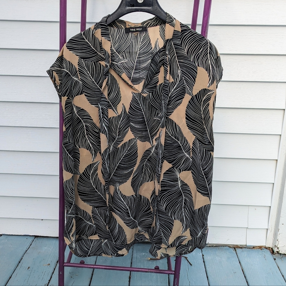 Nine West leaf top